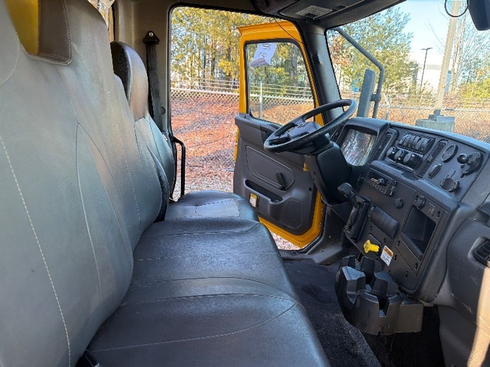 Medium Duty Box Truck-Light and Medium Duty Trucks-International-2021-MV607-Londonderry-NH-223,378\n\t\tmiles-$ 32,000 - Image 22