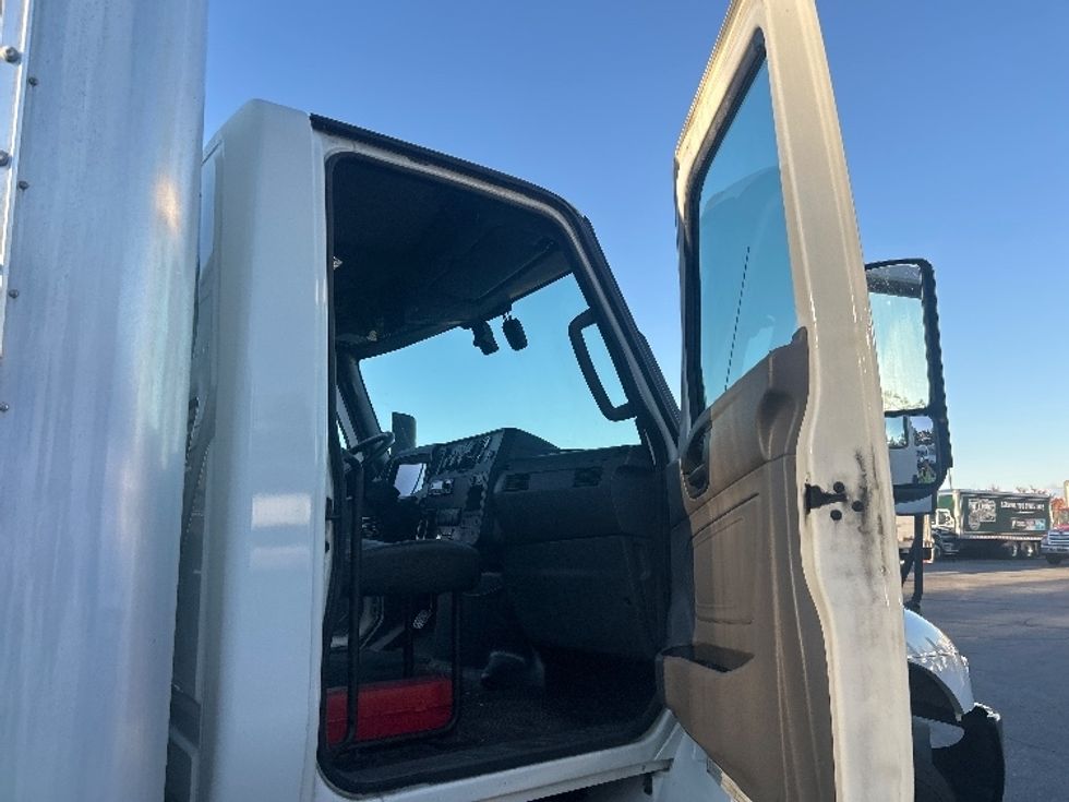 Medium Duty Box Truck-Light and Medium Duty Trucks-International-2021-MV607-Londonderry-NH-91,400\n\t\tmiles-$ 61,000 - Image 20