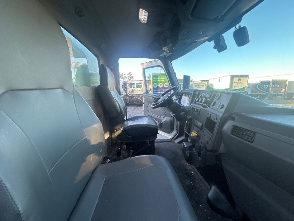 Medium Duty Box Truck-Light and Medium Duty Trucks-International-2021-MV607-Londonderry-NH-91,400\n\t\tmiles-$ 61,000 - Image 22