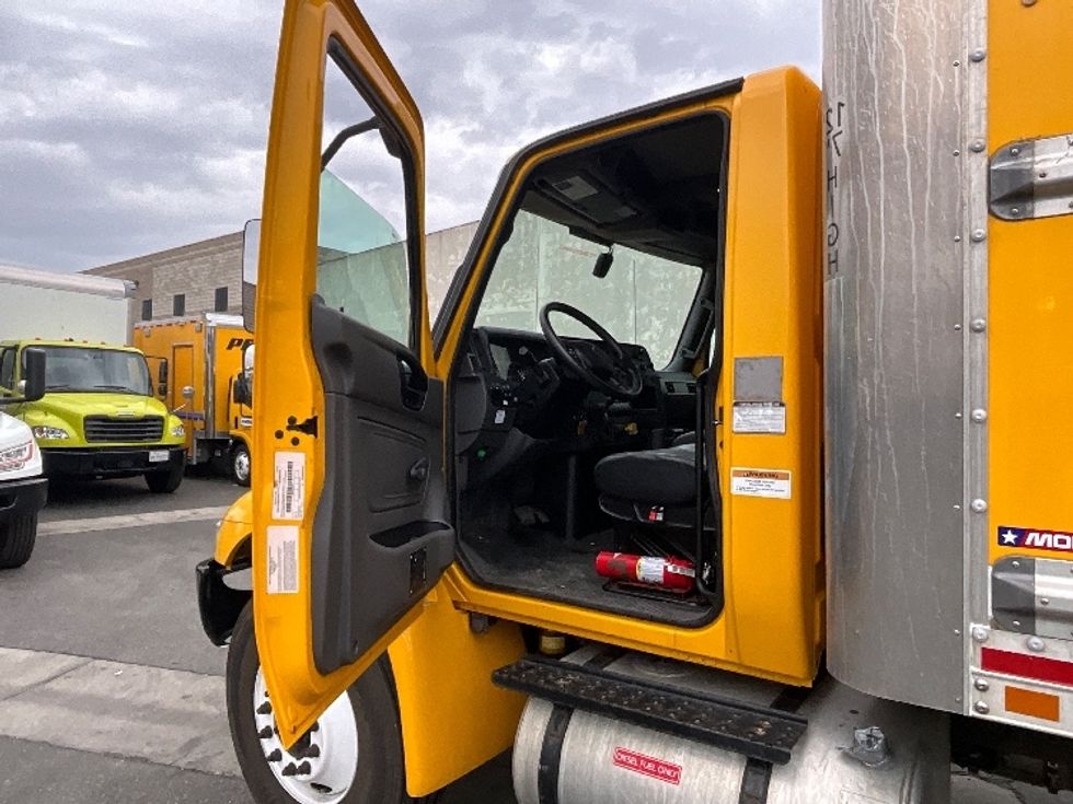 Medium Duty Box Truck-Light and Medium Duty Trucks-International-2021-MV607-Los Angeles-CA-236,634\n\t\tmiles-$ 37,500 - Image 15