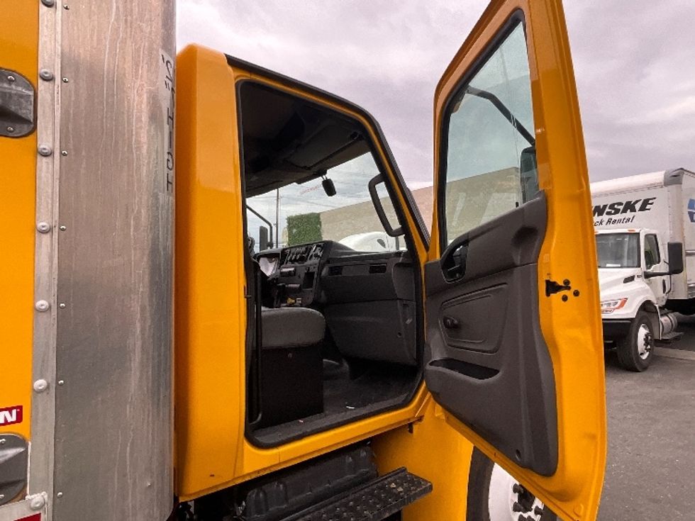 Medium Duty Box Truck-Light and Medium Duty Trucks-International-2021-MV607-Los Angeles-CA-236,634\n\t\tmiles-$ 37,500 - Image 19