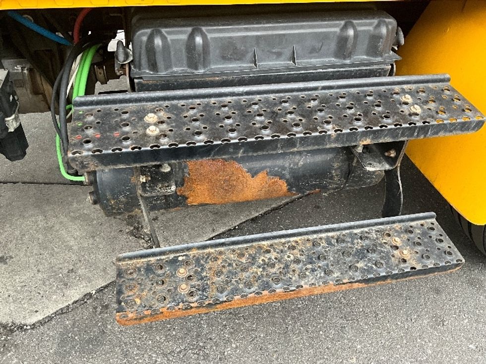 Medium Duty Box Truck-Light and Medium Duty Trucks-International-2021-MV607-Los Angeles-CA-236,634\n\t\tmiles-$ 37,500 - Image 27