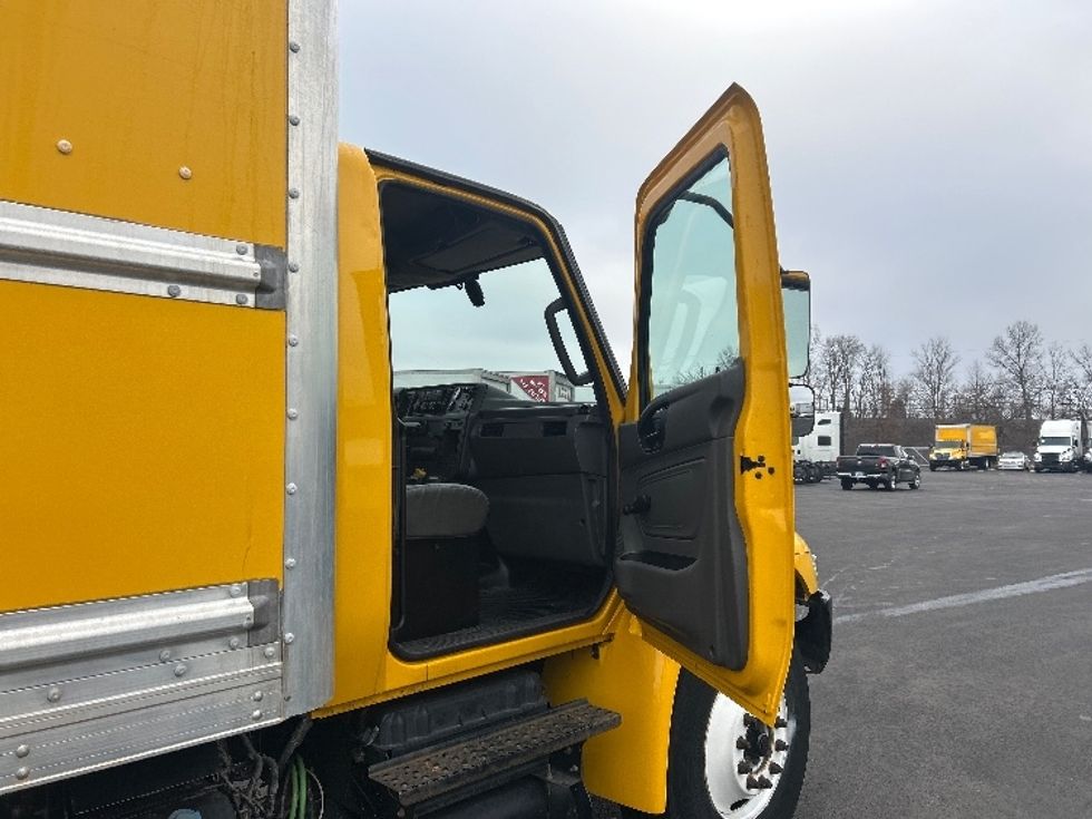 Medium Duty Box Truck-Light and Medium Duty Trucks-International-2021-MV607-Louisville-KY-192,237\n\t\tmiles-$ 43,500 - Image 20