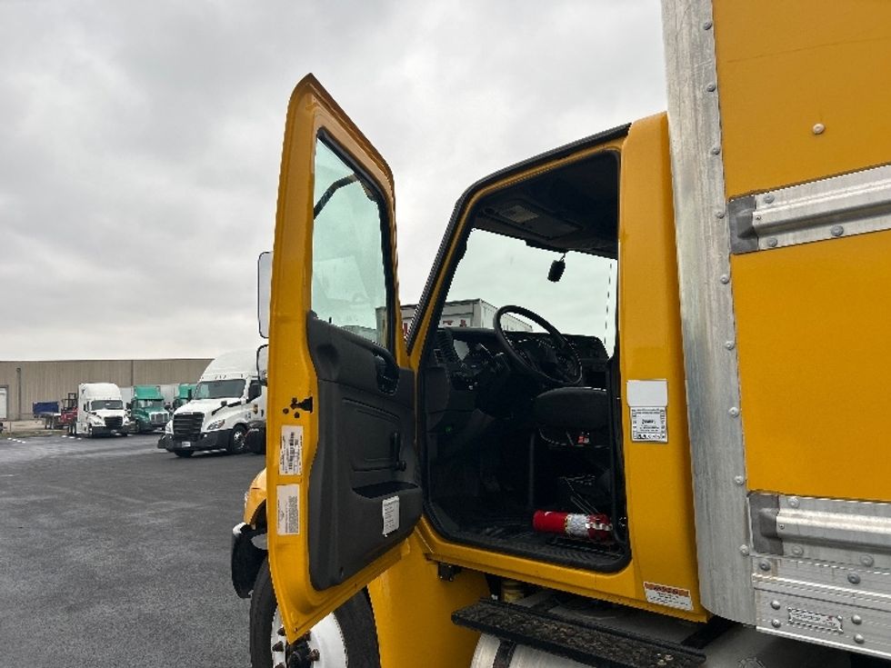 Medium Duty Box Truck-Light and Medium Duty Trucks-International-2021-MV607-Louisville-KY-216,923\n\t\tmiles-$ 39,750 - Image 16