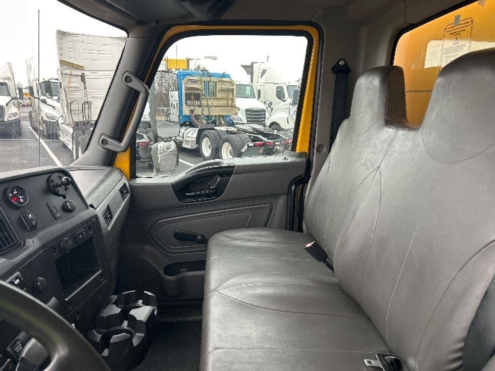 Medium Duty Box Truck-Light and Medium Duty Trucks-International-2021-MV607-Louisville-KY-216,923\n\t\tmiles-$ 39,750 - Image 19