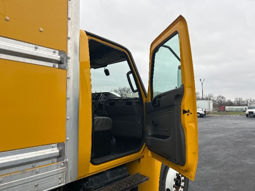 Medium Duty Box Truck-Light and Medium Duty Trucks-International-2021-MV607-Louisville-KY-216,923\n\t\tmiles-$ 39,750 - Image 20