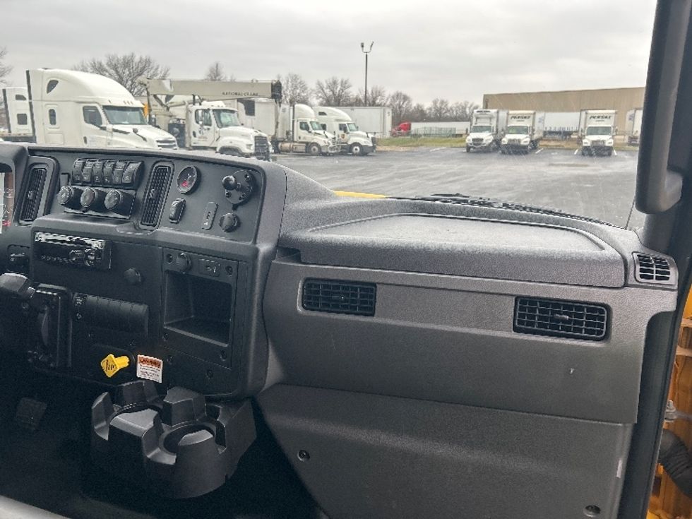 Medium Duty Box Truck-Light and Medium Duty Trucks-International-2021-MV607-Louisville-KY-216,923\n\t\tmiles-$ 39,750 - Image 21