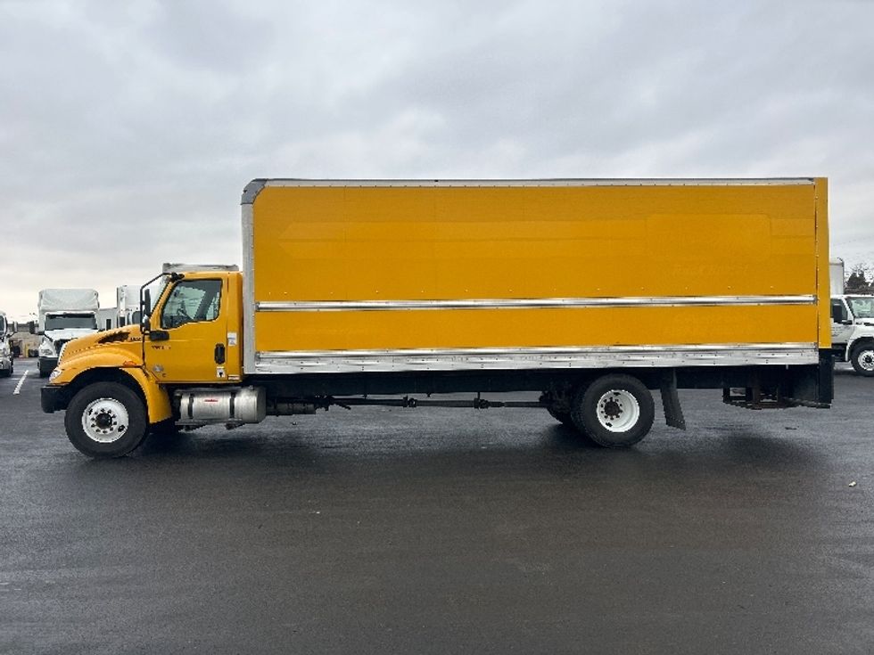 Medium Duty Box Truck-Light and Medium Duty Trucks-International-2021-MV607-Louisville-KY-216,923\n\t\tmiles-$ 39,750 - Image 4