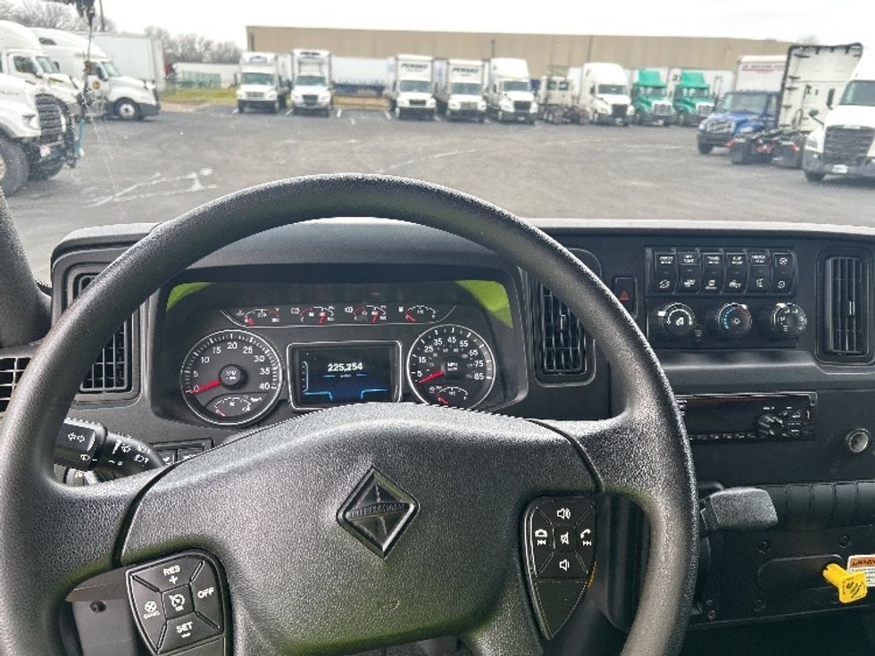 Medium Duty Box Truck-Light and Medium Duty Trucks-International-2021-MV607-Louisville-KY-225,254\n\t\tmiles-$ 38,500 - Image 18