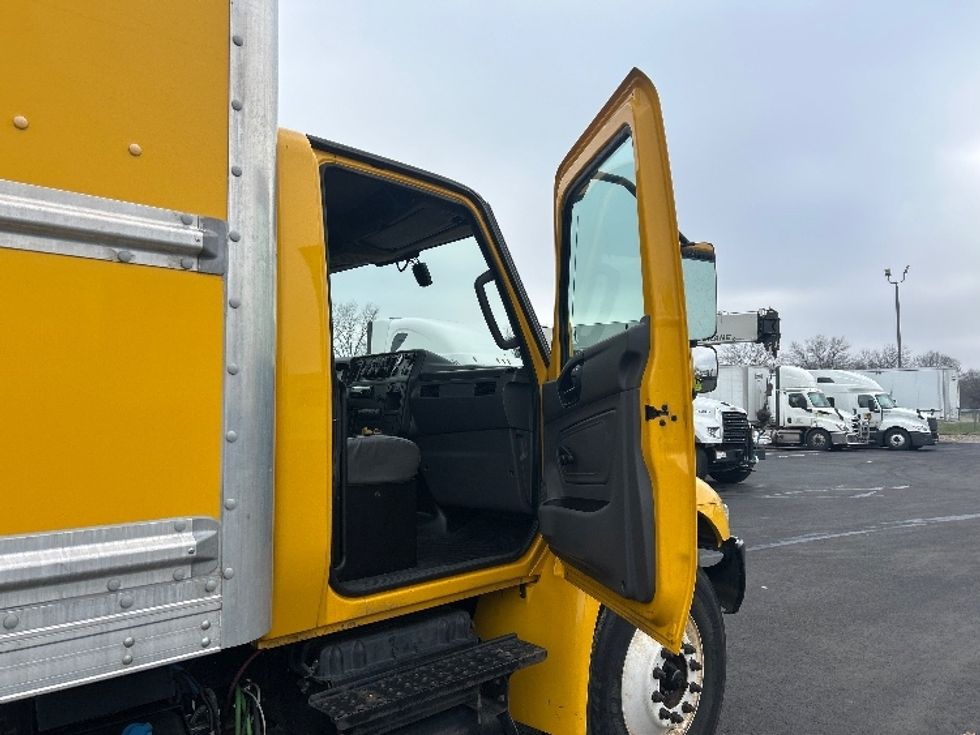 Medium Duty Box Truck-Light and Medium Duty Trucks-International-2021-MV607-Louisville-KY-225,254\n\t\tmiles-$ 38,500 - Image 20