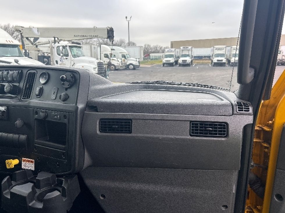 Medium Duty Box Truck-Light and Medium Duty Trucks-International-2021-MV607-Louisville-KY-225,254\n\t\tmiles-$ 38,500 - Image 21