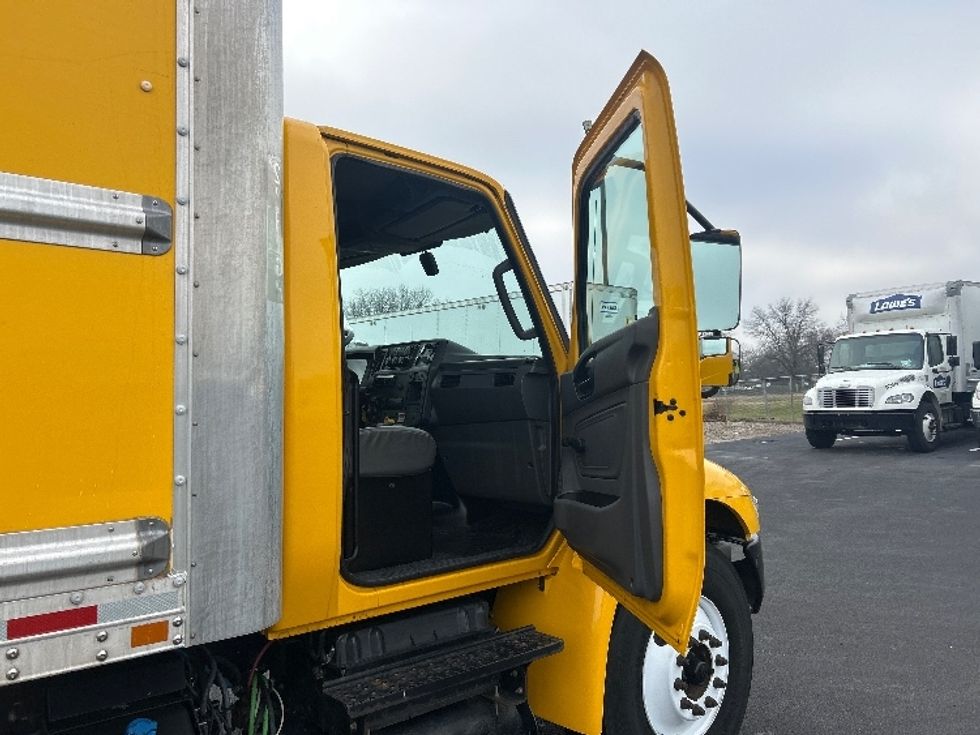 Medium Duty Box Truck-Light and Medium Duty Trucks-International-2021-MV607-Louisville-KY-233,244\n\t\tmiles-$ 37,500 - Image 20