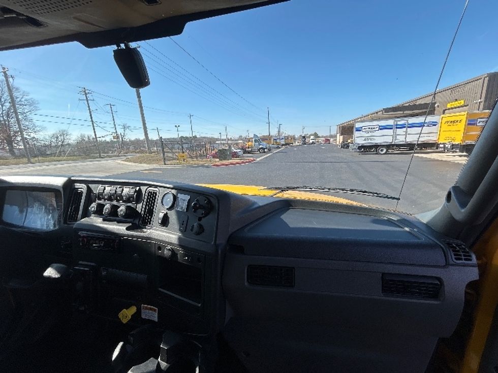 Medium Duty Box Truck-Light and Medium Duty Trucks-International-2021-MV607-Lowell-AR-204,522\n\t\tmiles-$ 41,500 - Image 20