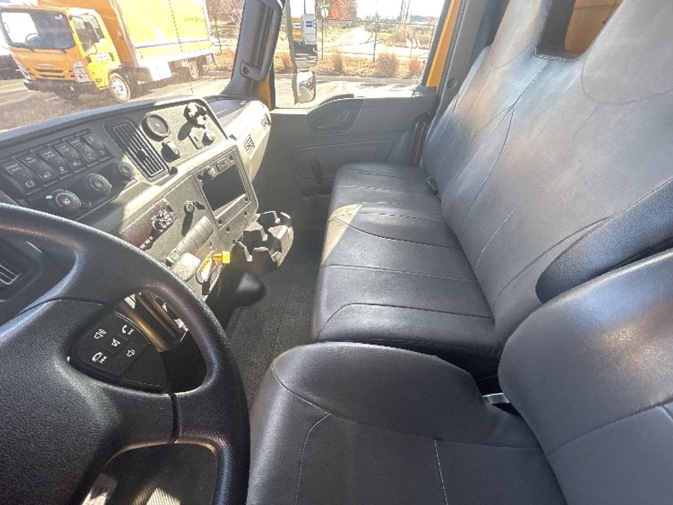 Medium Duty Box Truck-Light and Medium Duty Trucks-International-2021-MV607-Lowell-AR-233,142\n\t\tmiles-$ 37,500 - Image 18