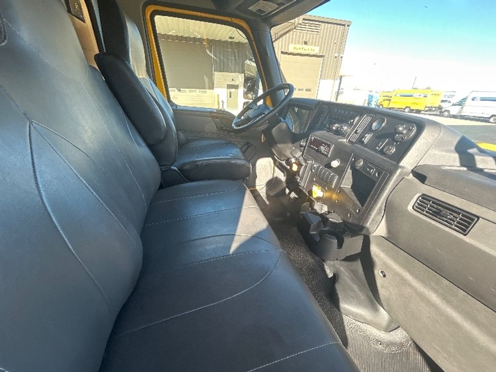 Medium Duty Box Truck-Light and Medium Duty Trucks-International-2021-MV607-Lowell-AR-233,142\n\t\tmiles-$ 37,500 - Image 21