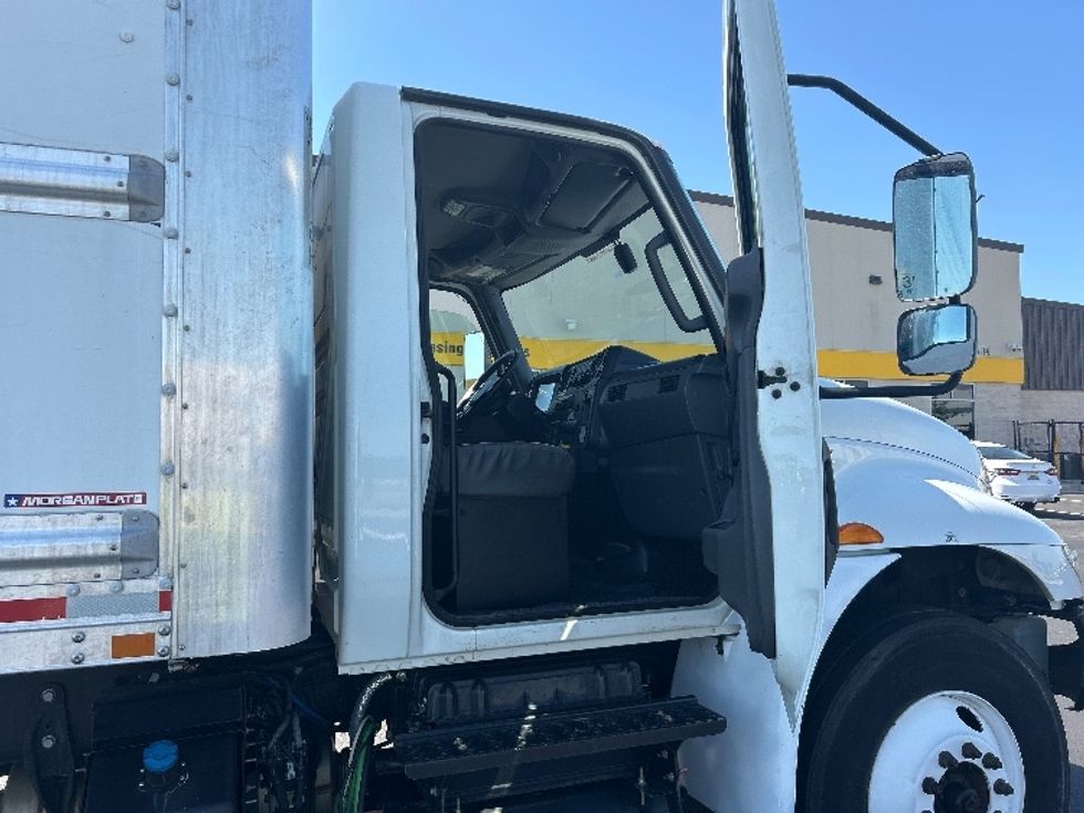 Medium Duty Box Truck-Light and Medium Duty Trucks-International-2021-MV607-Madison-AL-198,454\n\t\tmiles-$ 54,750 - Image 20