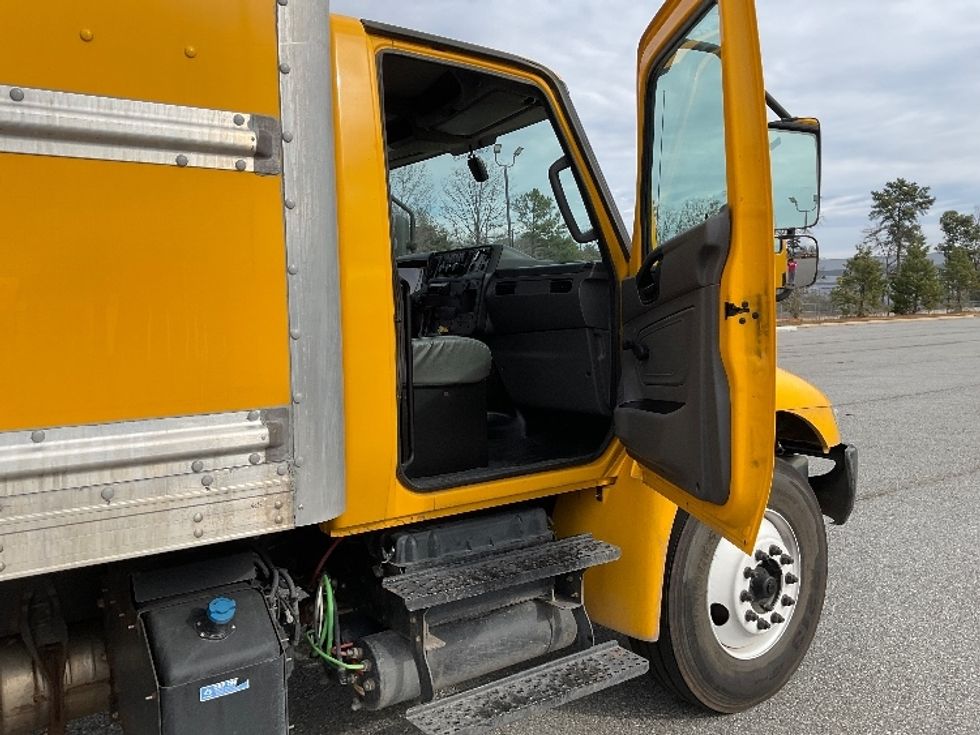 Medium Duty Box Truck-Light and Medium Duty Trucks-International-2021-MV607-Mcdonough-GA-203,741\n\t\tmiles-$ 44,500 - Image 18