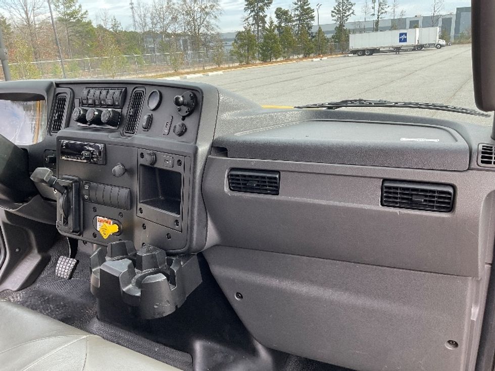 Medium Duty Box Truck-Light and Medium Duty Trucks-International-2021-MV607-Mcdonough-GA-203,741\n\t\tmiles-$ 44,500 - Image 19