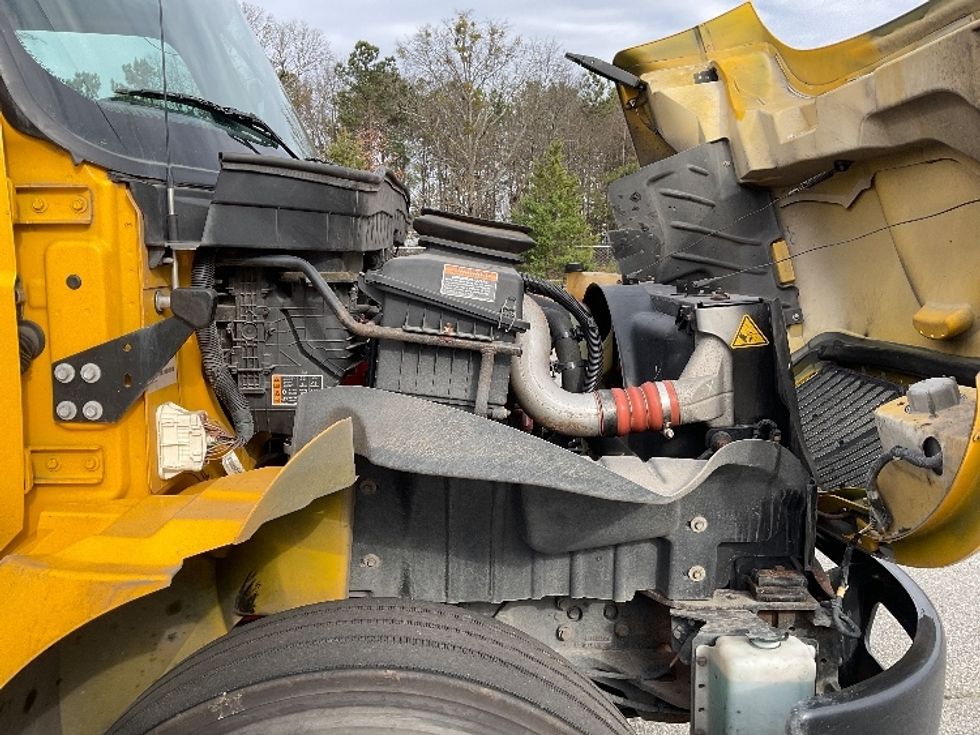 Medium Duty Box Truck-Light and Medium Duty Trucks-International-2021-MV607-Mcdonough-GA-203,741\n\t\tmiles-$ 44,500 - Image 21