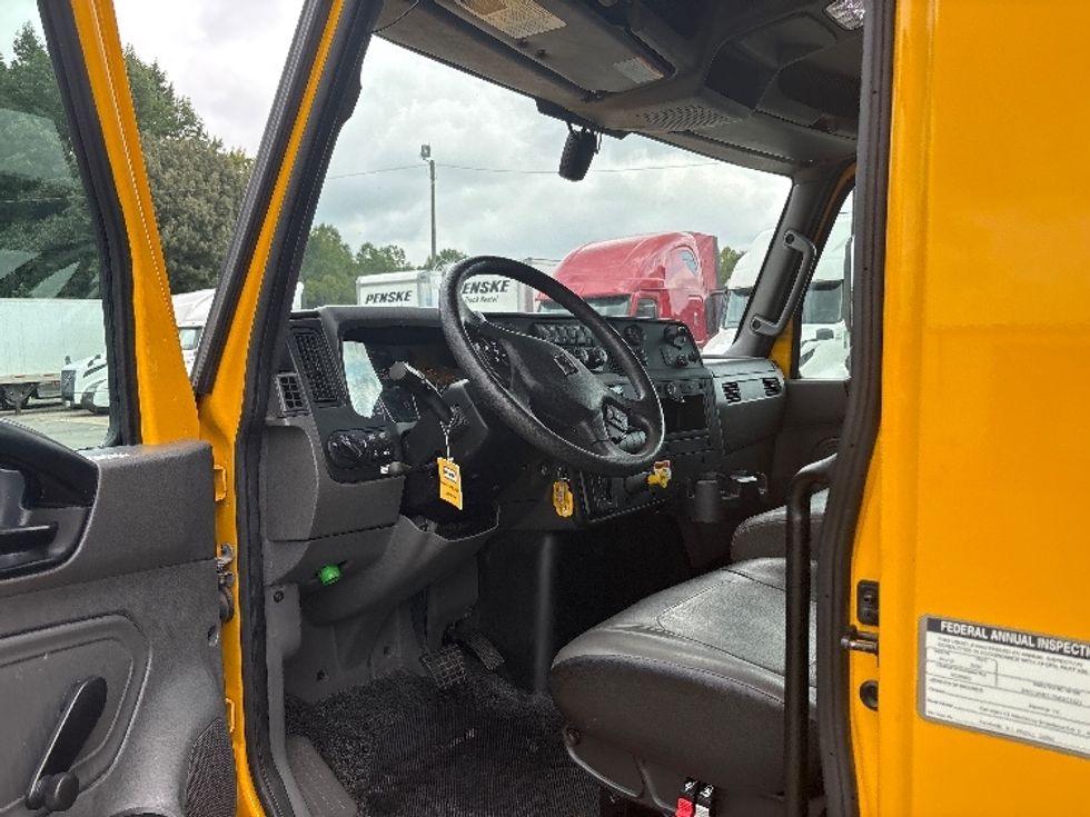 Medium Duty Box Truck-Light and Medium Duty Trucks-International-2021-MV607-Mebane-NC-168,456\n\t\tmiles-$ 38,250 - Image 15