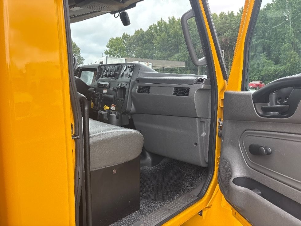 Medium Duty Box Truck-Light and Medium Duty Trucks-International-2021-MV607-Mebane-NC-168,456\n\t\tmiles-$ 38,250 - Image 19