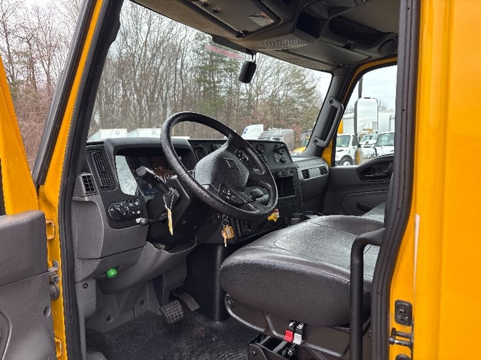 Medium Duty Box Truck-Light and Medium Duty Trucks-International-2021-MV607-Mebane-NC-170,416\n\t\tmiles-$ 41,250 - Image 15