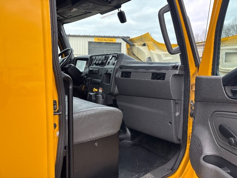 Medium Duty Box Truck-Light and Medium Duty Trucks-International-2021-MV607-Mebane-NC-170,416\n\t\tmiles-$ 41,250 - Image 19