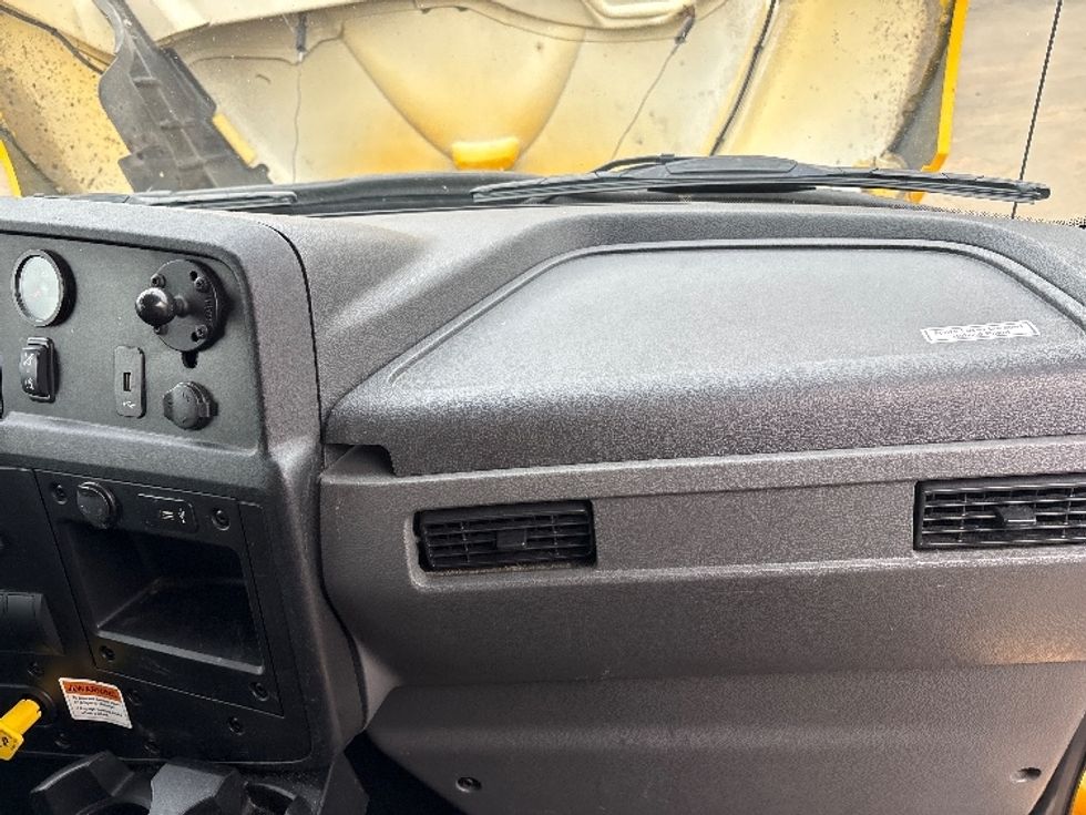 Medium Duty Box Truck-Light and Medium Duty Trucks-International-2021-MV607-Mebane-NC-170,416\n\t\tmiles-$ 41,250 - Image 20