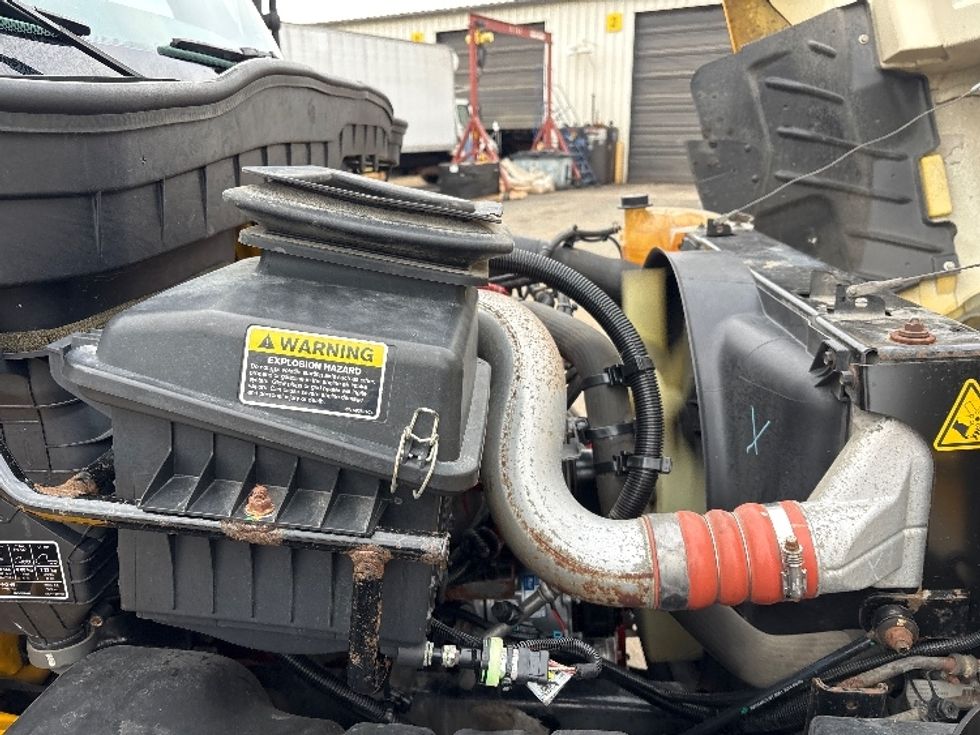 Medium Duty Box Truck-Light and Medium Duty Trucks-International-2021-MV607-Mebane-NC-170,416\n\t\tmiles-$ 41,250 - Image 22