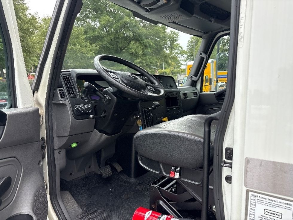 Medium Duty Box Truck-Light and Medium Duty Trucks-International-2021-MV607-Mebane-NC-175,051\n\t\tmiles-$ 57,000 - Image 16