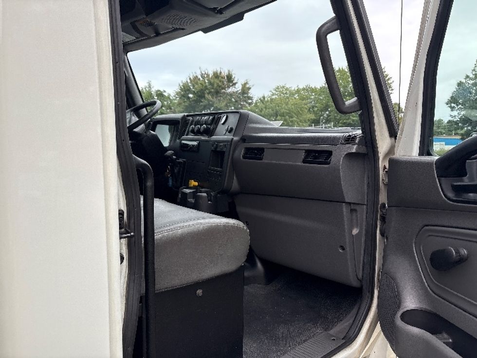 Medium Duty Box Truck-Light and Medium Duty Trucks-International-2021-MV607-Mebane-NC-175,051\n\t\tmiles-$ 57,000 - Image 20