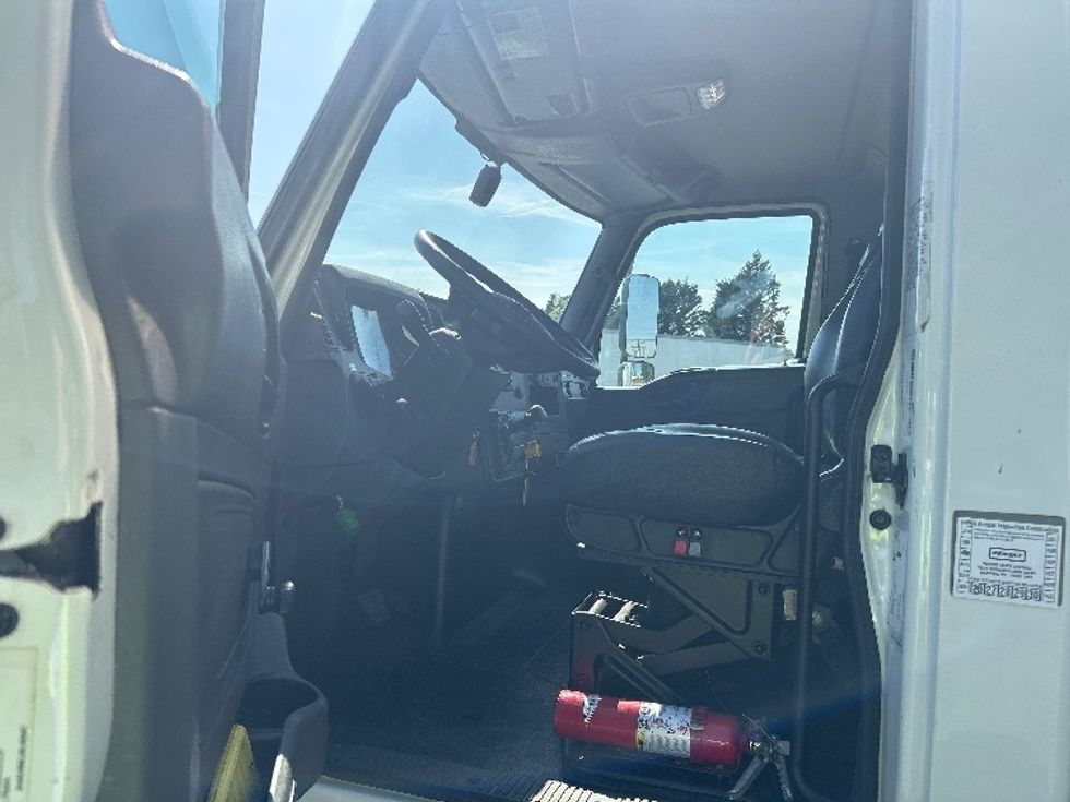 Medium Duty Box Truck-Light and Medium Duty Trucks-International-2021-MV607-Mebane-NC-182,083\n\t\tmiles-$ 56,250 - Image 16