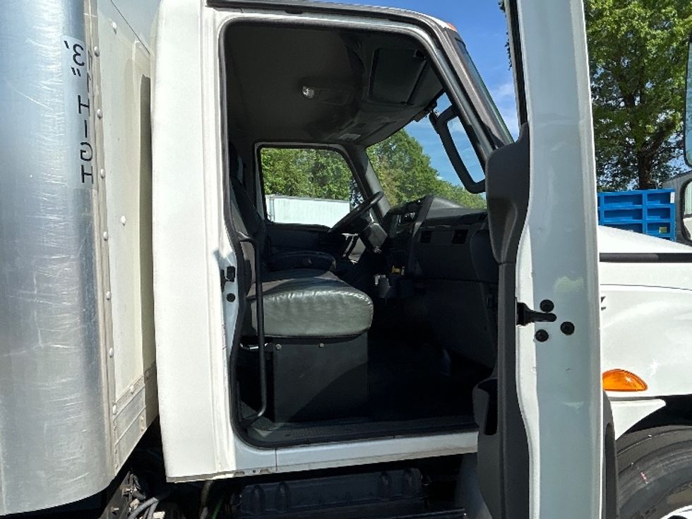 Medium Duty Box Truck-Light and Medium Duty Trucks-International-2021-MV607-Mebane-NC-182,083\n\t\tmiles-$ 56,250 - Image 20
