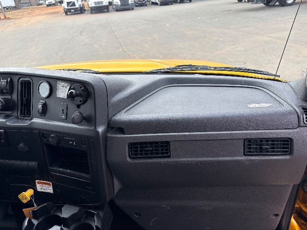 Medium Duty Box Truck-Light and Medium Duty Trucks-International-2021-MV607-Mebane-NC-213,657\n\t\tmiles-$ 41,250 - Image 20