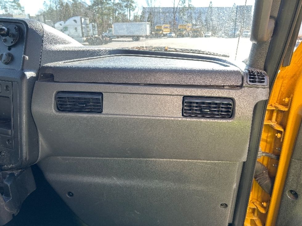 Medium Duty Box Truck-Light and Medium Duty Trucks-International-2021-MV607-Mebane-NC-225,001\n\t\tmiles-$ 38,500 - Image 21