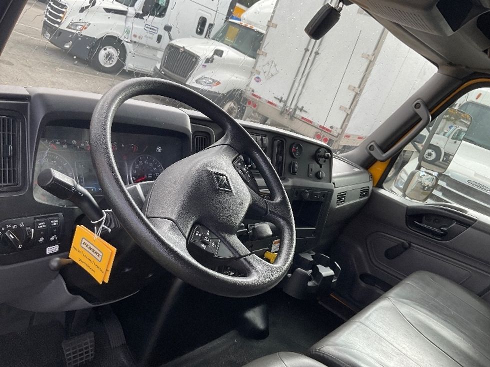 Medium Duty Box Truck-Light and Medium Duty Trucks-International-2021-MV607-Medley-FL-149,920\n\t\tmiles-$ 49,500 - Image 17