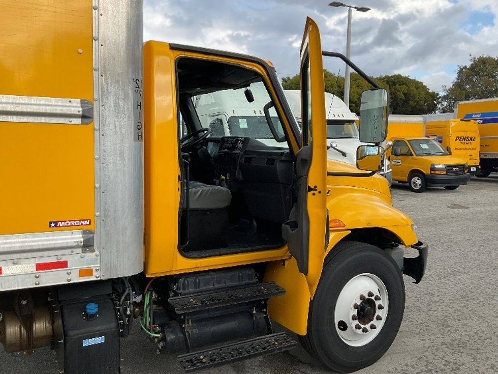 Medium Duty Box Truck-Light and Medium Duty Trucks-International-2021-MV607-Medley-FL-149,920\n\t\tmiles-$ 49,500 - Image 20