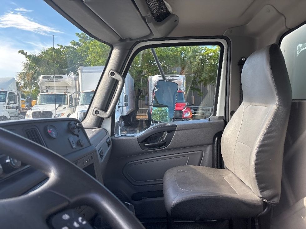 Medium Duty Box Truck-Light and Medium Duty Trucks-International-2021-MV607-Medley-FL-151,921\n\t\tmiles-$ 47,750 - Image 17