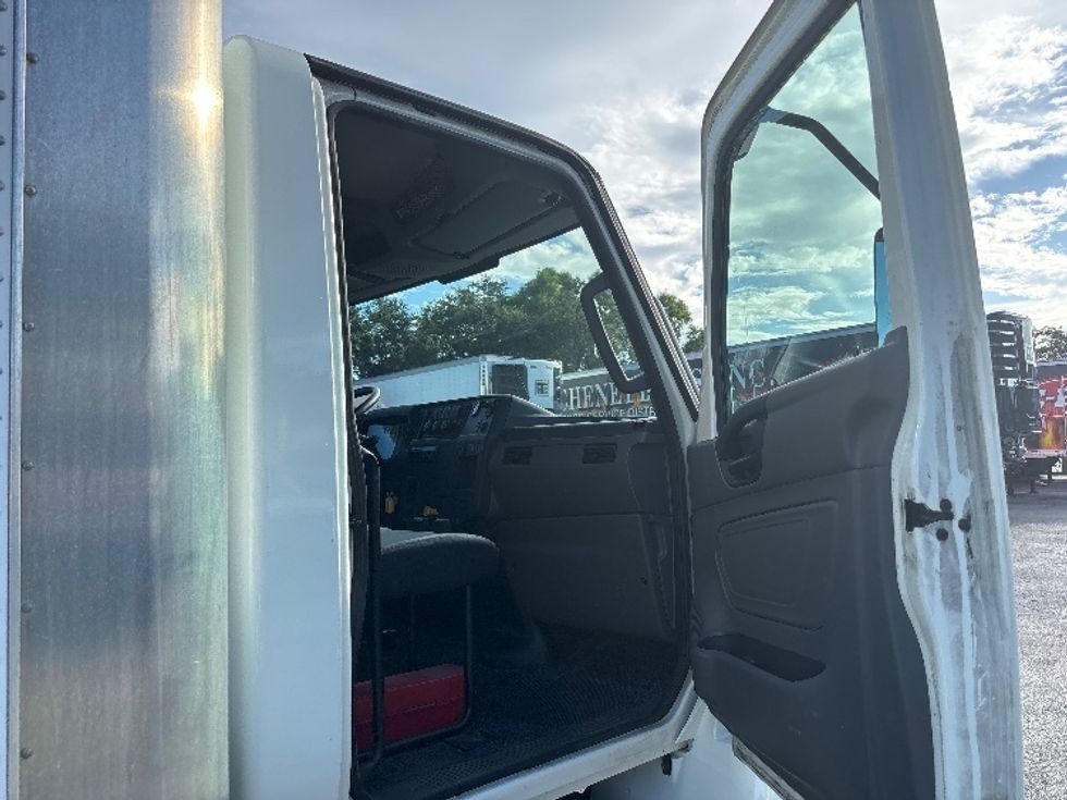 Medium Duty Box Truck-Light and Medium Duty Trucks-International-2021-MV607-Medley-FL-151,921\n\t\tmiles-$ 47,750 - Image 18