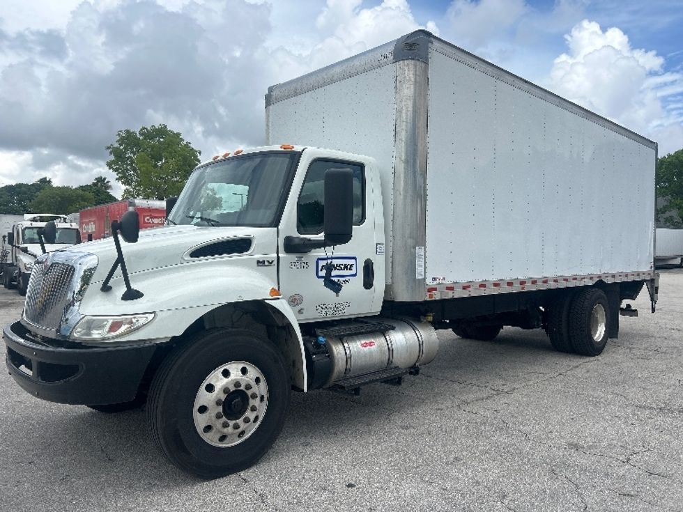 Medium Duty Box Truck-Light and Medium Duty Trucks-International-2021-MV607-Medley-FL-172,540\n\t\tmiles-$ 53,500 - Image 1
