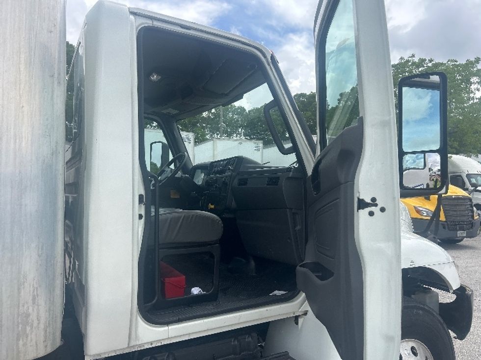 Medium Duty Box Truck-Light and Medium Duty Trucks-International-2021-MV607-Medley-FL-172,540\n\t\tmiles-$ 53,500 - Image 20