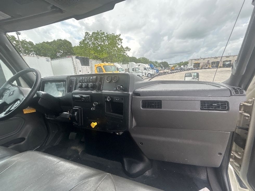 Medium Duty Box Truck-Light and Medium Duty Trucks-International-2021-MV607-Medley-FL-172,540\n\t\tmiles-$ 53,500 - Image 21