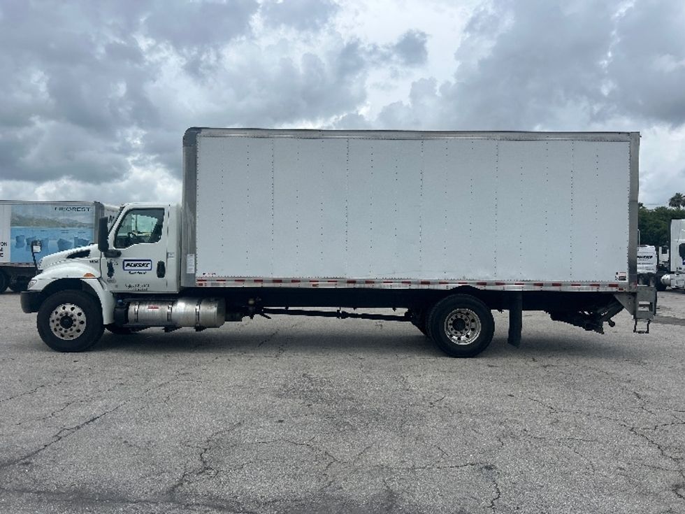 Medium Duty Box Truck-Light and Medium Duty Trucks-International-2021-MV607-Medley-FL-172,540\n\t\tmiles-$ 53,500 - Image 4