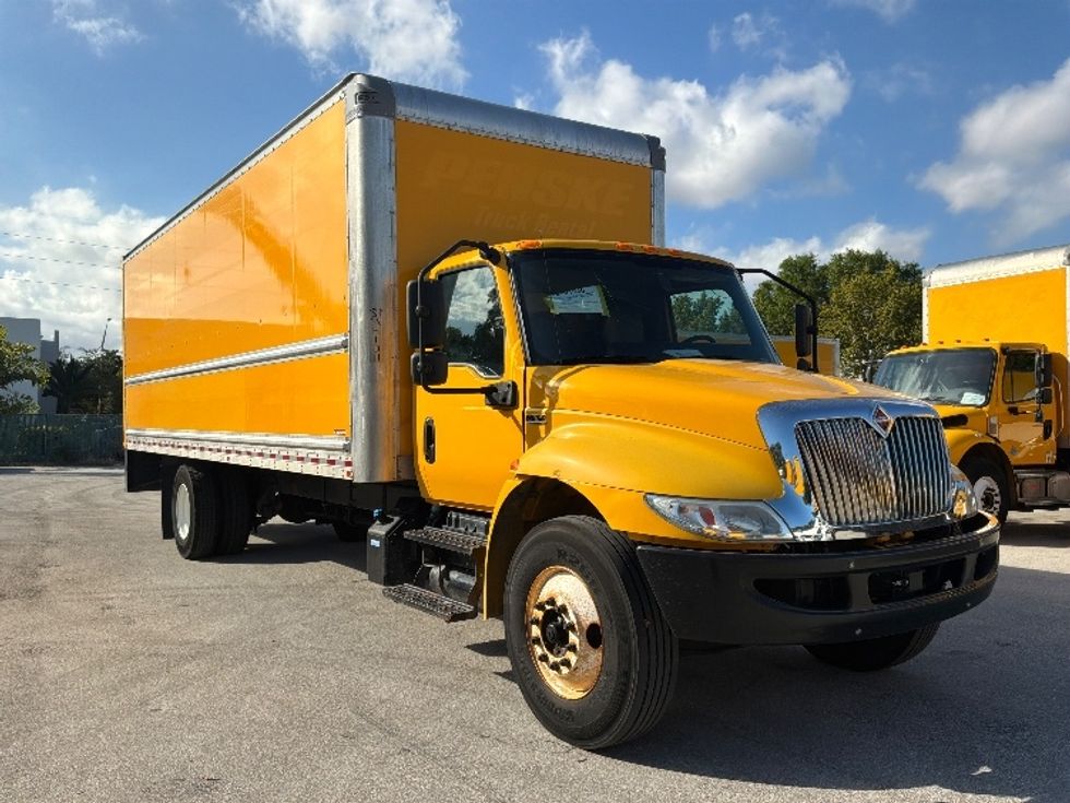 Medium Duty Box Truck-Light and Medium Duty Trucks-International-2021-MV607-Medley-FL-193,114\n\t\tmiles-$ 43,250 - Image 1