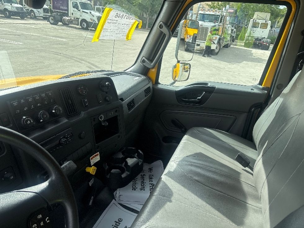 Medium Duty Box Truck-Light and Medium Duty Trucks-International-2021-MV607-Medley-FL-193,114\n\t\tmiles-$ 43,250 - Image 19