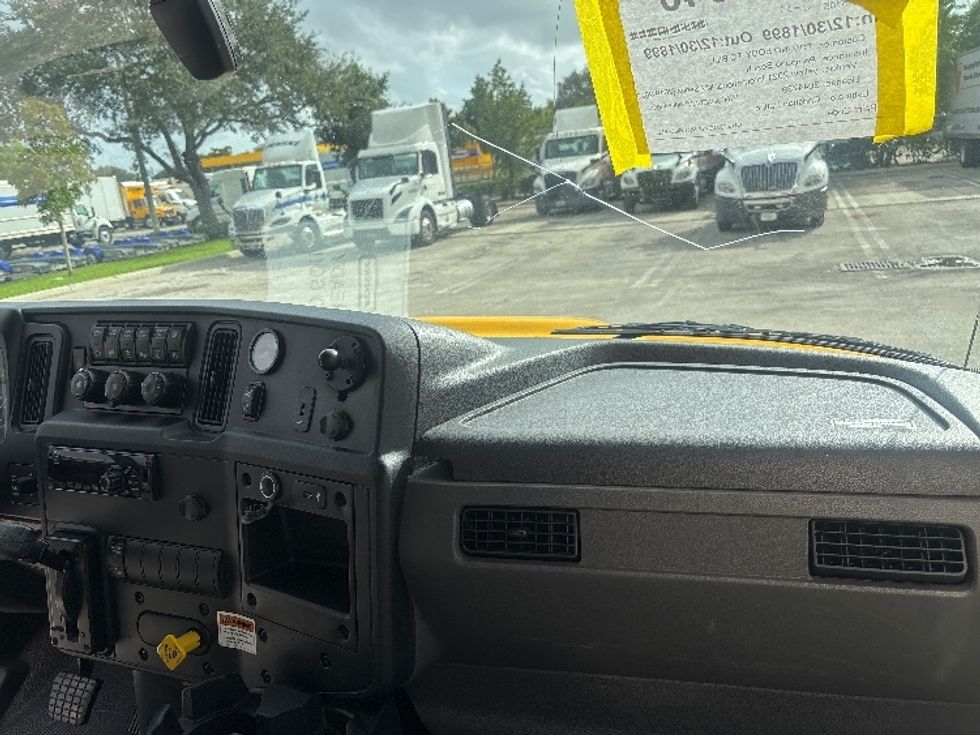 Medium Duty Box Truck-Light and Medium Duty Trucks-International-2021-MV607-Medley-FL-193,114\n\t\tmiles-$ 43,250 - Image 21