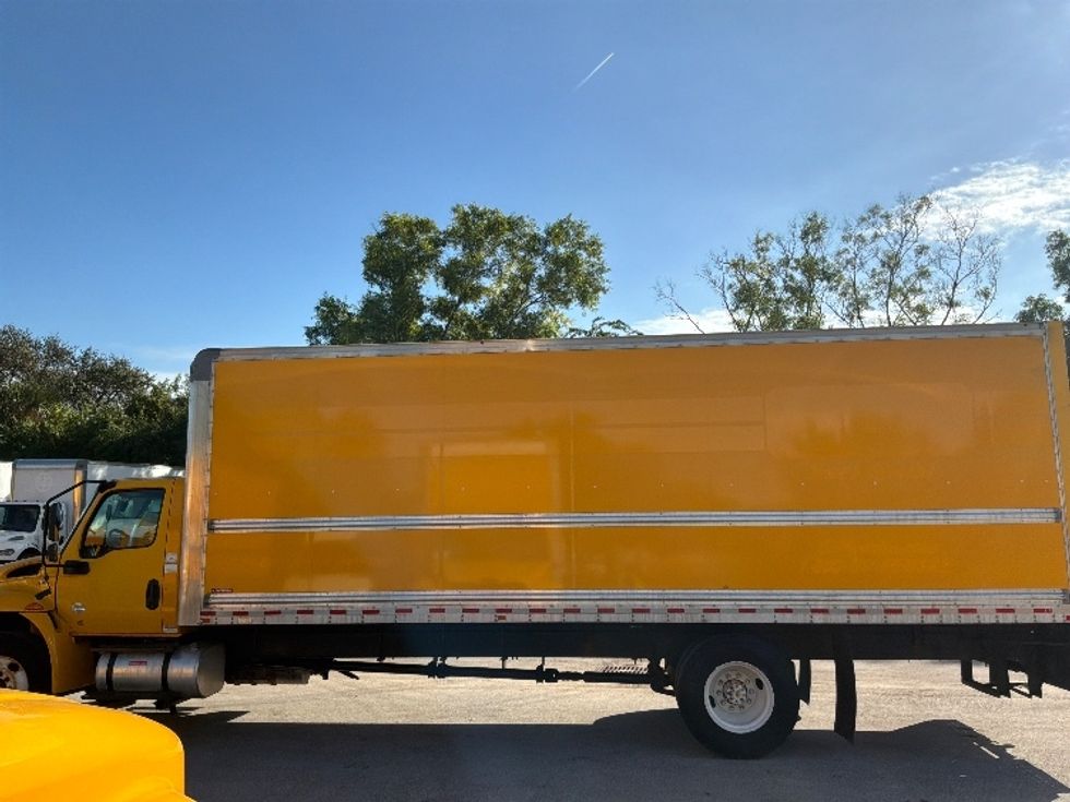 Medium Duty Box Truck-Light and Medium Duty Trucks-International-2021-MV607-Medley-FL-193,114\n\t\tmiles-$ 43,250 - Image 4