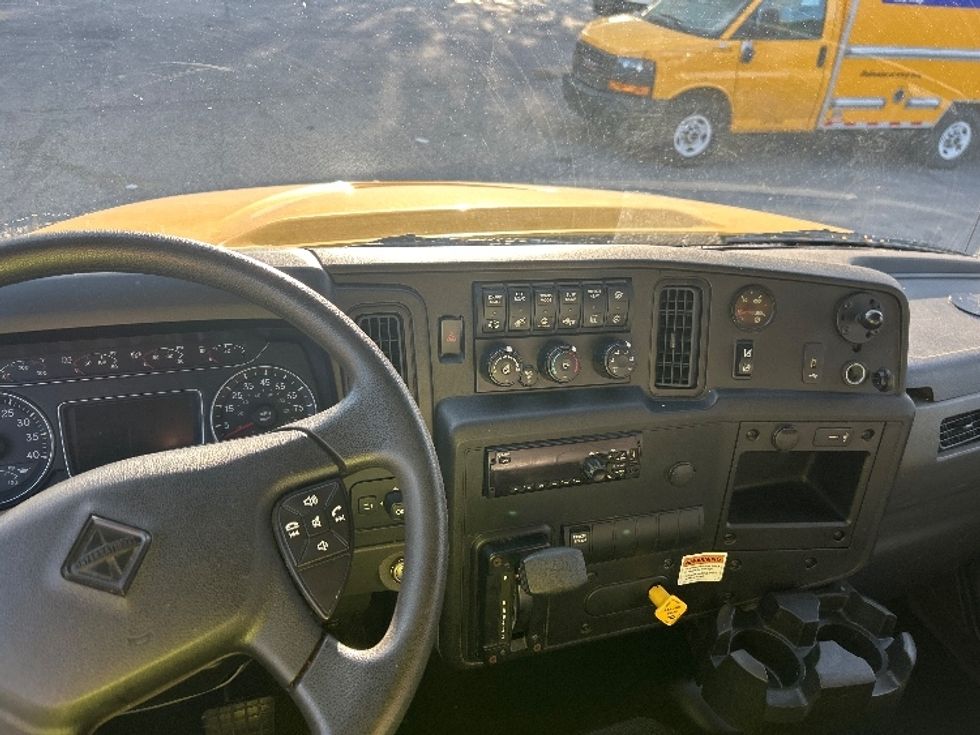 Medium Duty Box Truck-Light and Medium Duty Trucks-International-2021-MV607-Medley-FL-197,210\n\t\tmiles-$ 42,750 - Image 17