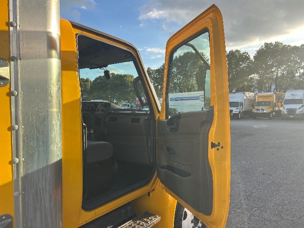 Medium Duty Box Truck-Light and Medium Duty Trucks-International-2021-MV607-Medley-FL-197,210\n\t\tmiles-$ 42,750 - Image 20