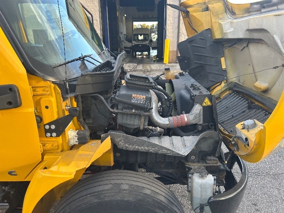 Medium Duty Box Truck-Light and Medium Duty Trucks-International-2021-MV607-Medley-FL-197,210\n\t\tmiles-$ 42,750 - Image 23